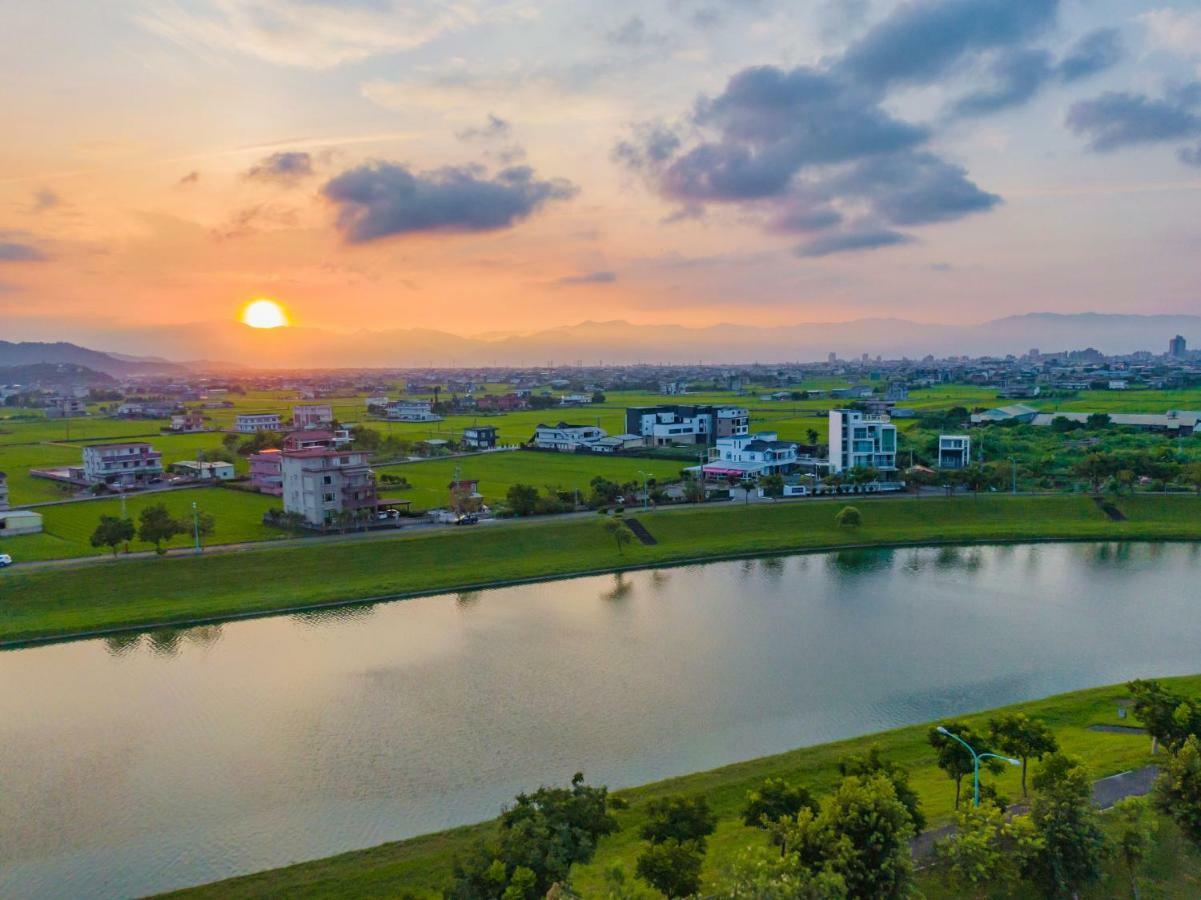 冬山閒雲居民宿 Dongshan  Exteriör bild