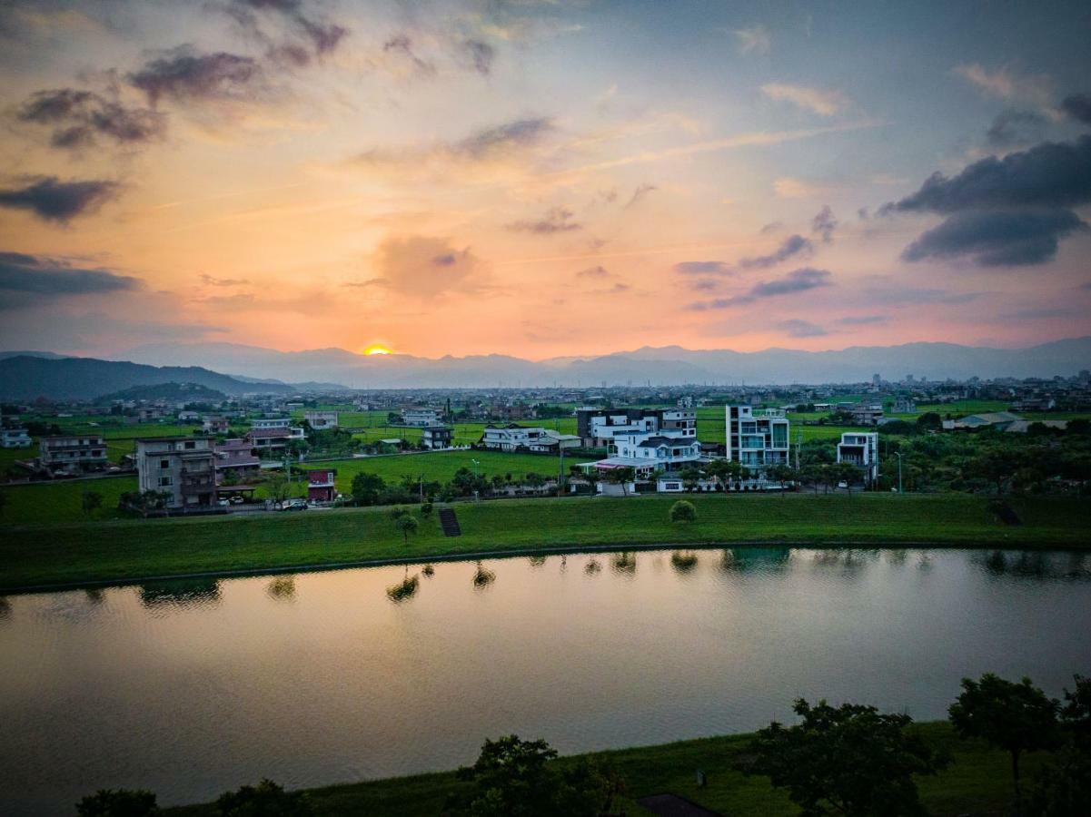 冬山閒雲居民宿 Dongshan  Exteriör bild