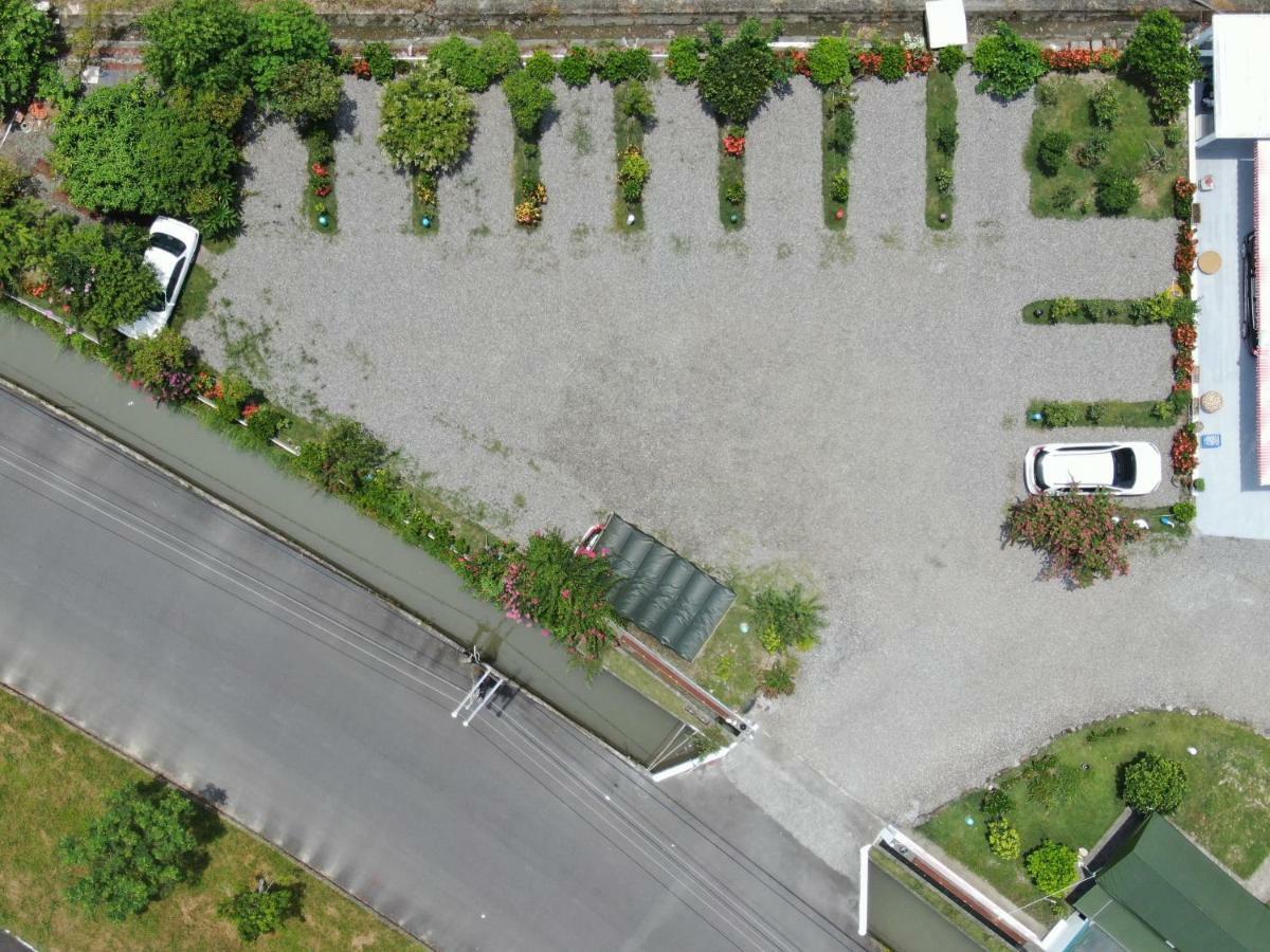 冬山閒雲居民宿 Dongshan  Exteriör bild